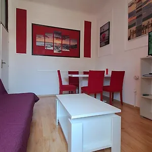 https://red-blue-apartment-private-parking.pula-hotels.org